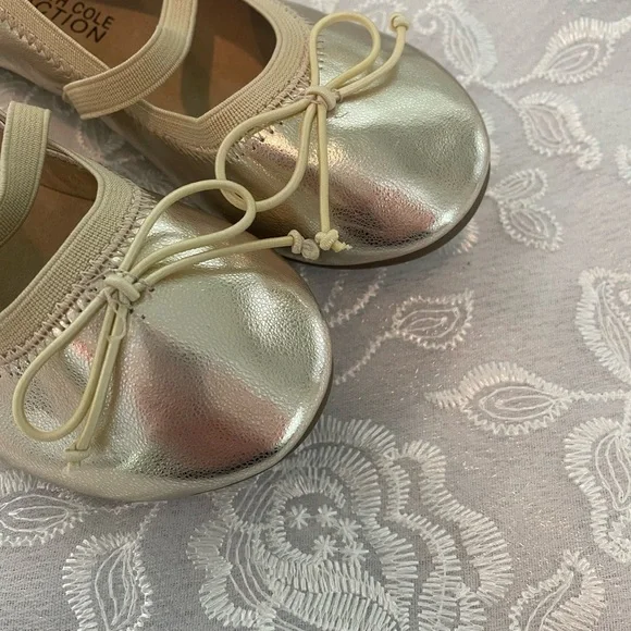 NWT Girls Kenneth Cole Metallic Flats - Picture 2 of 5